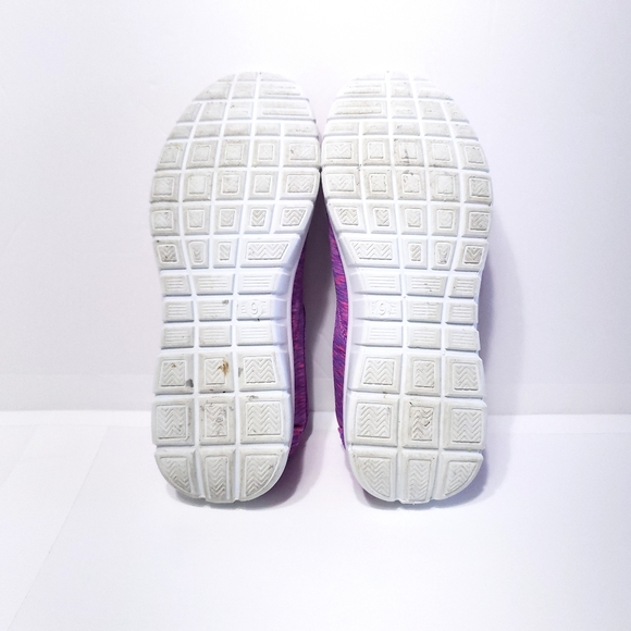 Women's Gravasphere Lightweight Memory Foam Slip on Shoes (9) - Picture 8 of 8